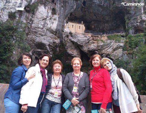 Caminheiras no Santuário de Covagonda, Espanha