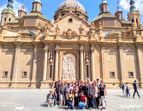 Família Caminhos na Basílica de Nossa Senhora do Pilar, Zaragoza, Espanha