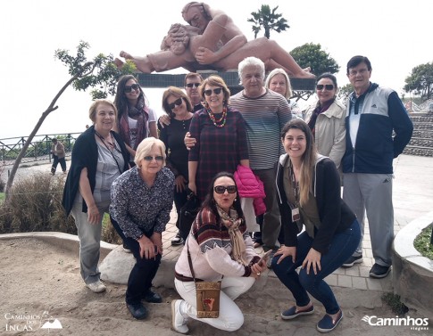 Família Caminhos na praça do Amor, Lima, Peru