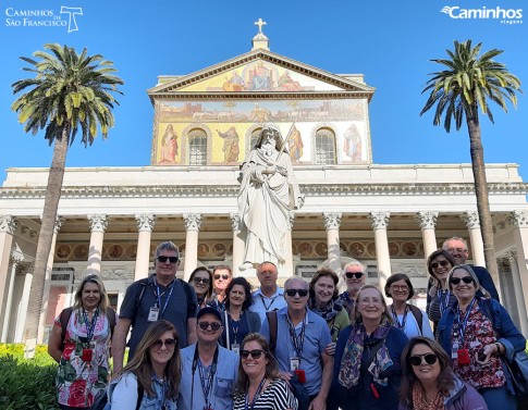 Família Caminhos na Basílica de São Paulo fora dos Muros, Roma, Itália