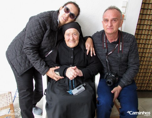 Com a sobrinha de Lúcia, Maria dos Anjos, em Fátima, Portugal