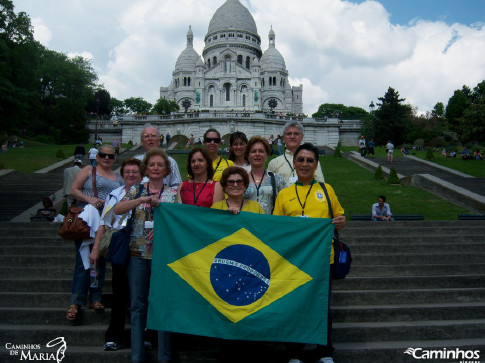 Família Caminhos na Basílica de Sacre Coeur, Paris, França