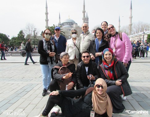 Família Caminhos em frente a Mesquita Azul, Istambul, Turquia