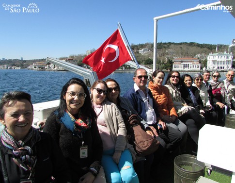 Família Caminhos no estreito de Bósforo, Istambul, Turquia