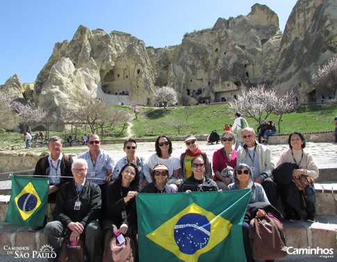 Família Caminhos no Parque Nacional do Göreme, Capadócia, Turquia