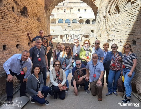 Família Caminhos no Coliseu, Roma, Itália