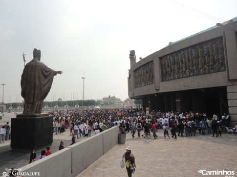 Estátua de São João Paulo II no Santuário de Guadalupe, Cidade do México