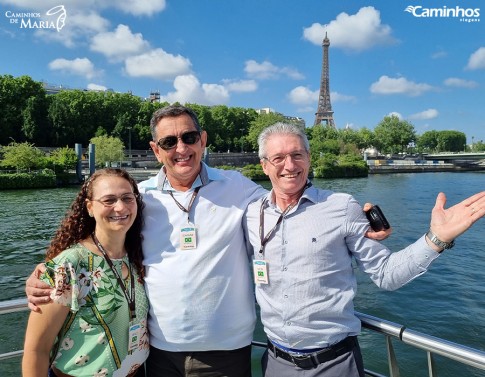 Passeio de barco pelo rio Sena, Paris, França