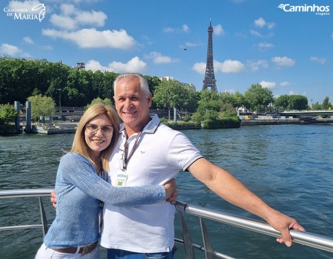 Passeio de barco pelo rio Sena, Paris, França