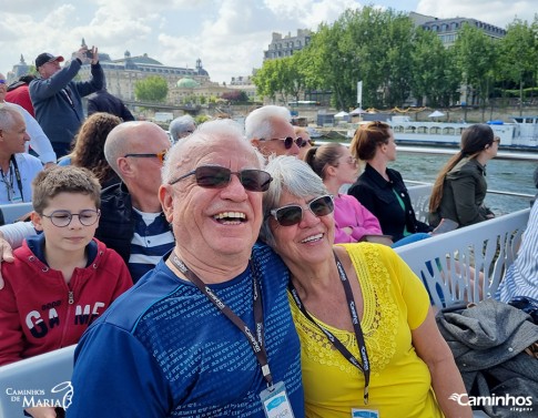 Passeio de barco pelo rio Sena, Paris, França