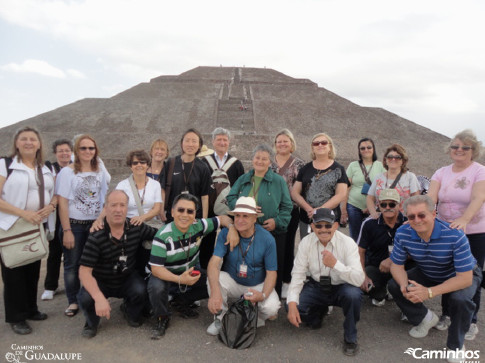 Família Caminhos em Teotihuacán, México