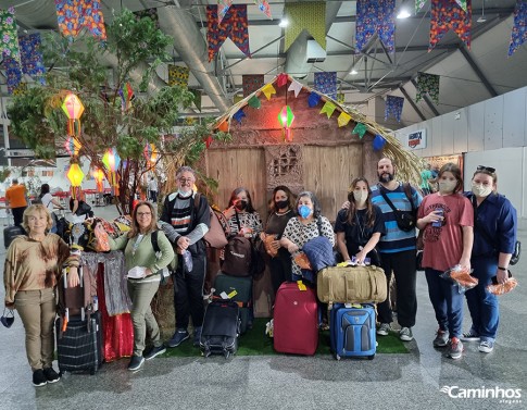 Família Caminhos no aeroporto de São Luís, Maranhão