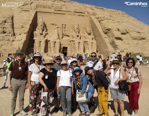 Família Caminhos nos templos de Abu Simbel, Egito