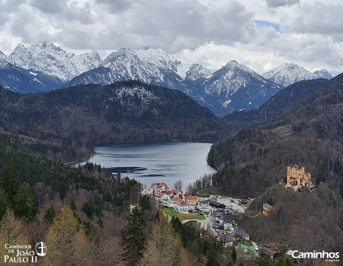 Vista do Castelo de Neuschwanstein, Alemanha