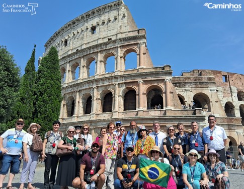 Família Caminhos no Coliseu, Roma, Itália