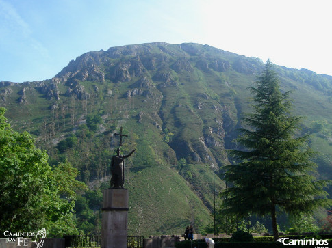 Estátua de Don Pelayo em Covadonga, Espanha