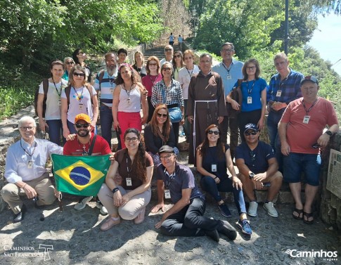 Família Caminhos em Greccio, Itália