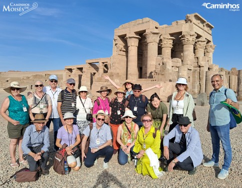 Família caminhos no templo de Kom Ombo, Egito