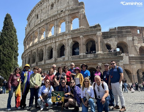 Família Caminhos no Coliseu, Roma, Itália