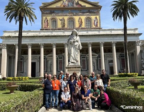 Família Caminhos na Basílica de São Paulo fora dos Muros, Roma, Itália