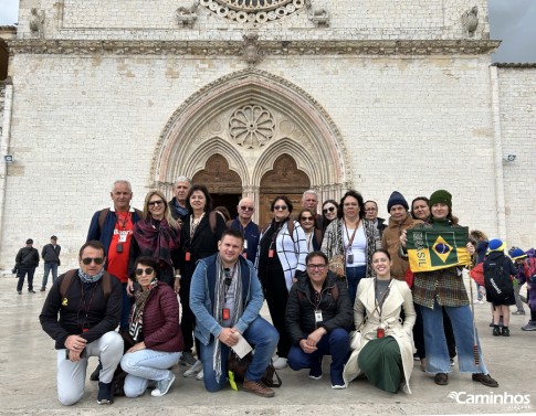 Família Caminhos na Basílica de Santa Clara, Assis, Itália