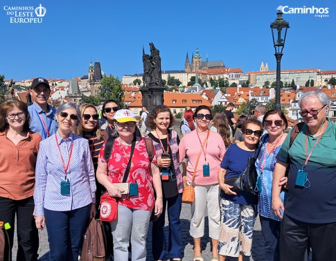 Família Caminhos na ponte Carlos, Praga, Tchéquia