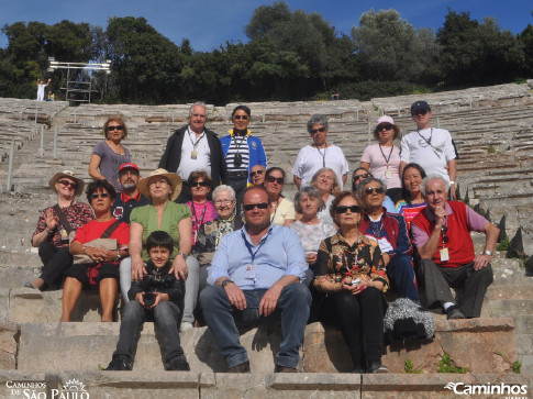 Família Caminhos no Teatro de Epidauro, Grécia