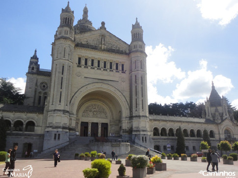 Basílica de Santa Terezinha do Menino Jesus, Lisieux, França