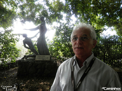 Estátua de São Pedro e de Jesus Cristo no Primado de Pedro, Israel