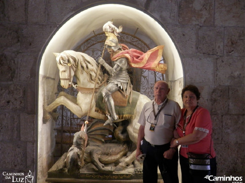 Estátua de São Jorge na Basílica da Natividade, Belém, Cisjordânia