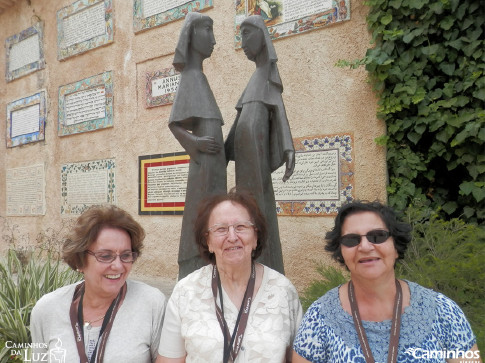 Estátua da Virgem Maria e de Santa Isabel na Igreja da Visitação, Jerusalém, Israel