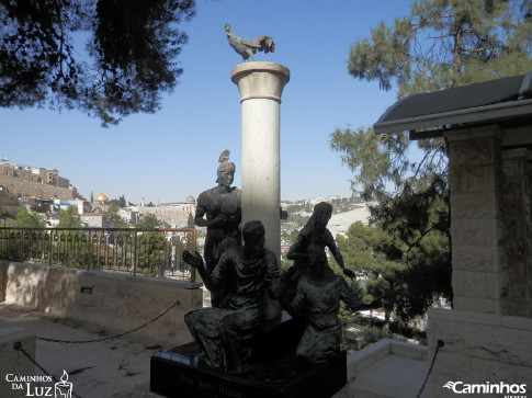 Estátua de São Pedro na Igreja de Gallicantu, Jerusalém, Israel