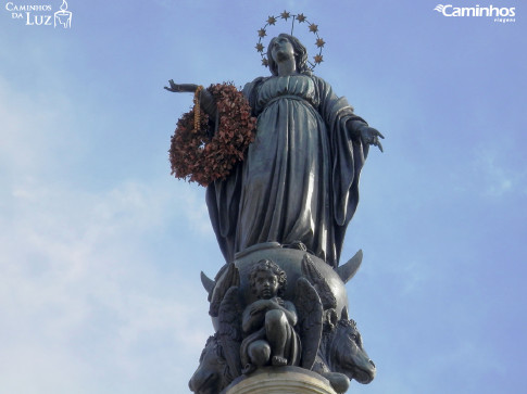 Estátua da Imaculada Conceição na Praça da Espanha, Roma, Itália