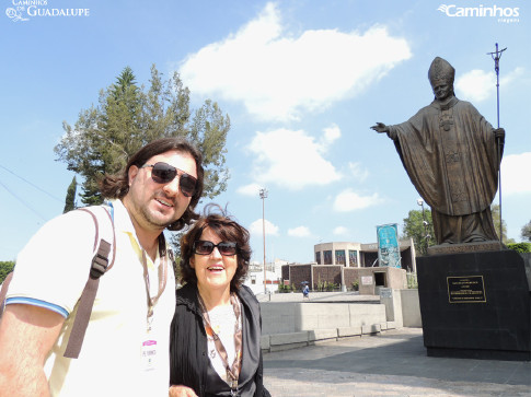 Estátua de São João Paulo II no Santuário de Guadalupe, Cidade do México