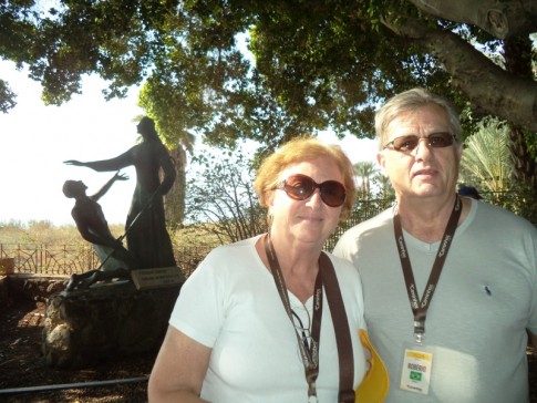 no primado de pedro tem a estátua de cristo abençoando o primeiro papa,