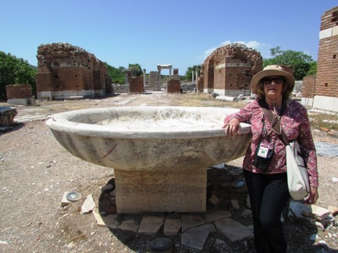 Pia Batismal da primeira Igreja dedicada a Nossa Senhora no mundo