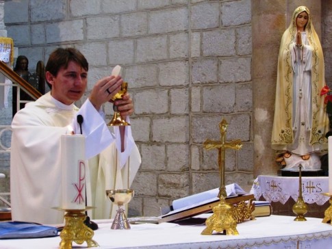 Celebração da Missa na Igreja das Bodas de Caná